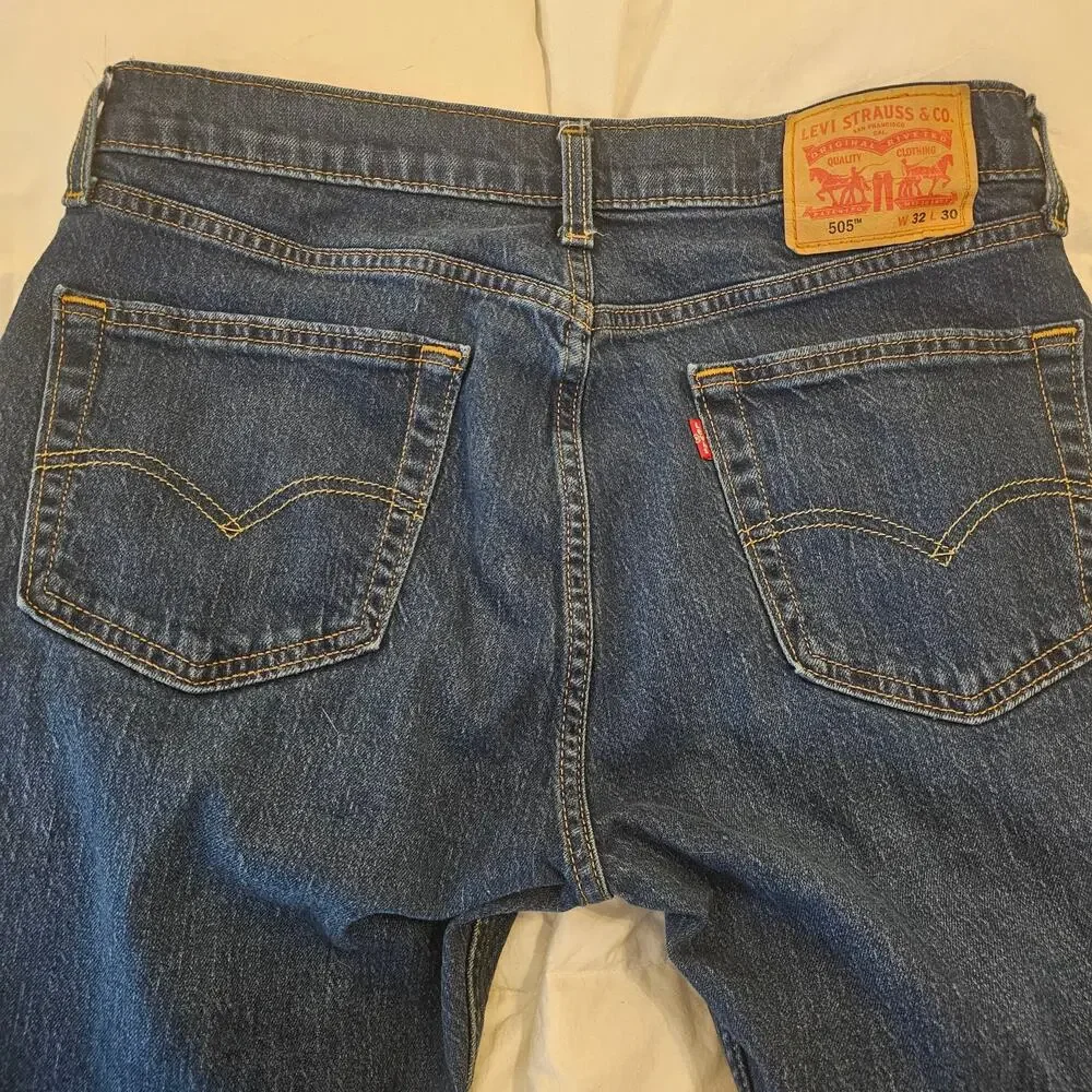 Levi’s 505 Jeans Men’s 32x30 Regular Fit Straight Leg Medium Wash Denim